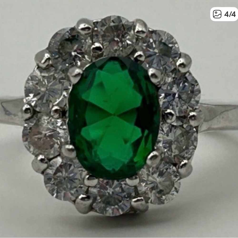 Green stone ring